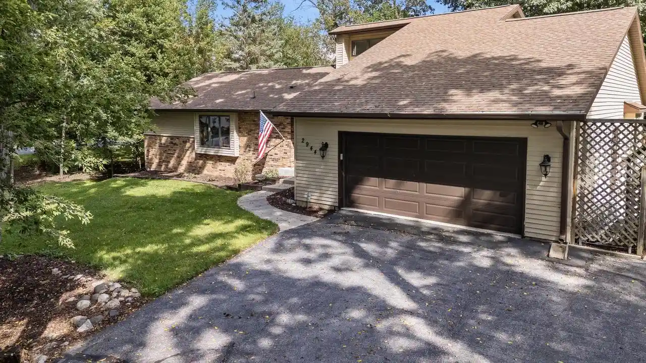 Photo 1 of Single family home for sale at 2944 Ridley Rd, Hartland, WI 53029 | MLS# 1979430 | Listing updated on 2026-09-21
