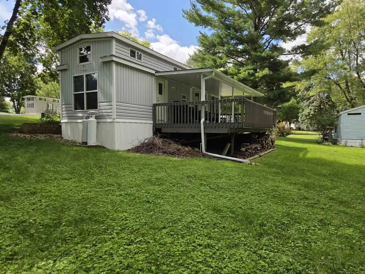 Photo 1 of Single family home for sale at 423 Skyline Dr, Edgerton, WI 53534 | MLS# 2032140 | Listing updated on 2026-09-09