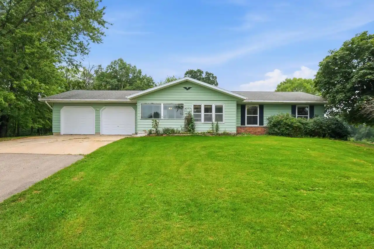 Photo 1 of Single family home for sale at N4982 Dunning Rd, Poynette, WI 53955 | MLS# 2032145 | Listing updated on 2026-10-02
