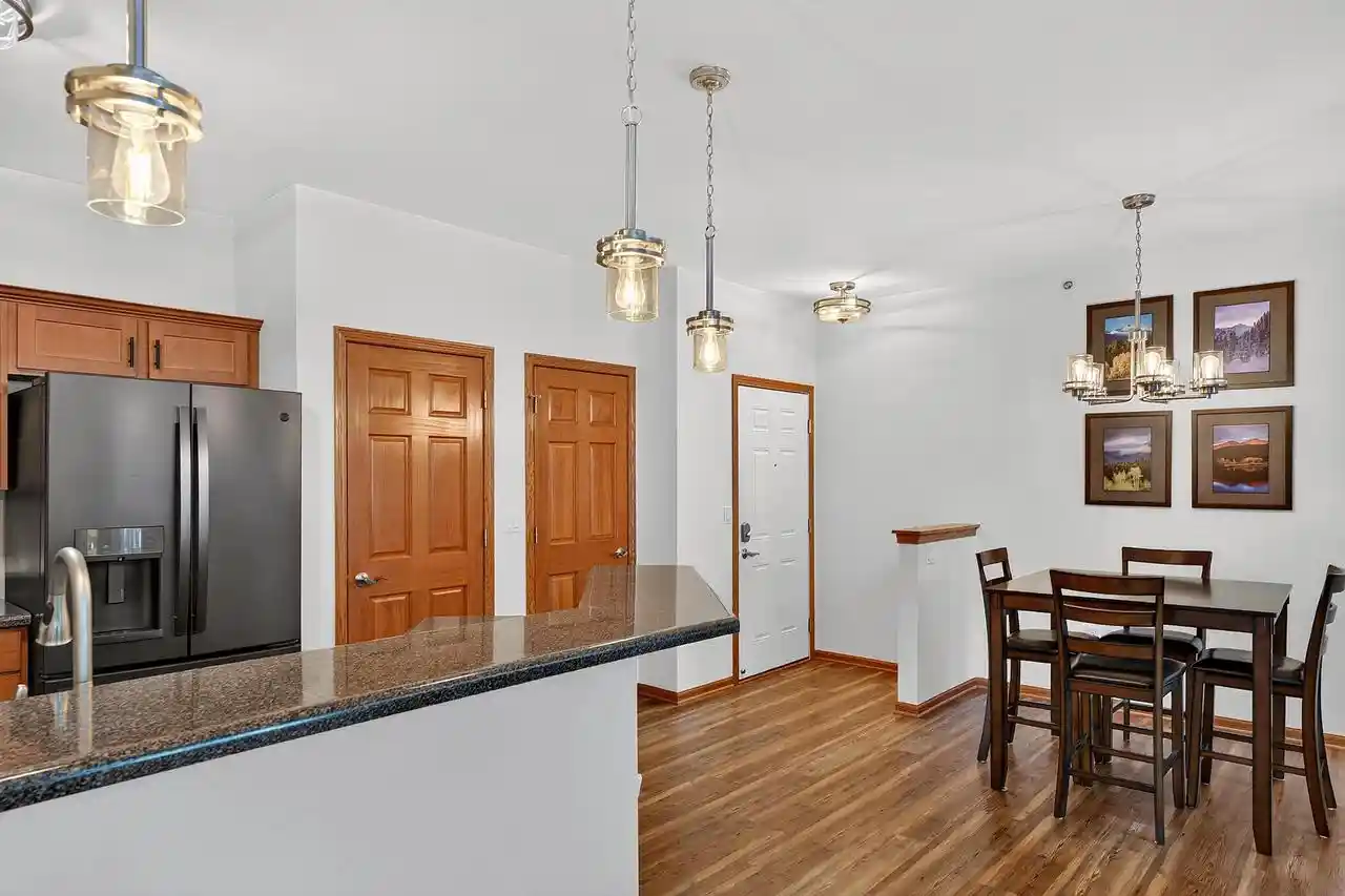 Listing Photo 5 - Condo for sale in building located at 230 Hilldale Dr, Hartford, WI 53027 - Unit #1111