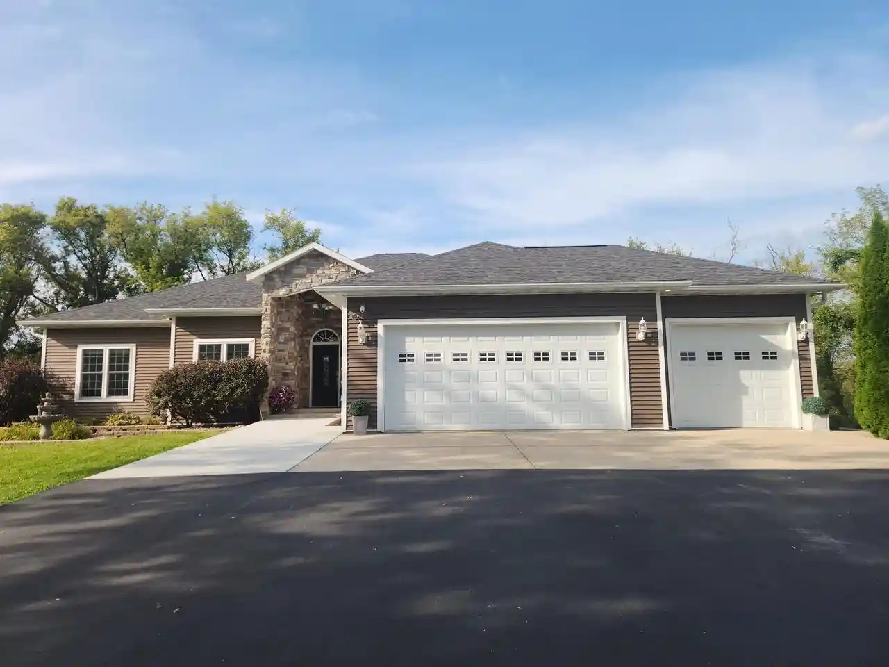 Photo 1 of Single family home for sale at E9722 N Reedsburg Rd, Reedsburg, WI 53959 | MLS# 2032150 | Listing updated on 2026-09-17