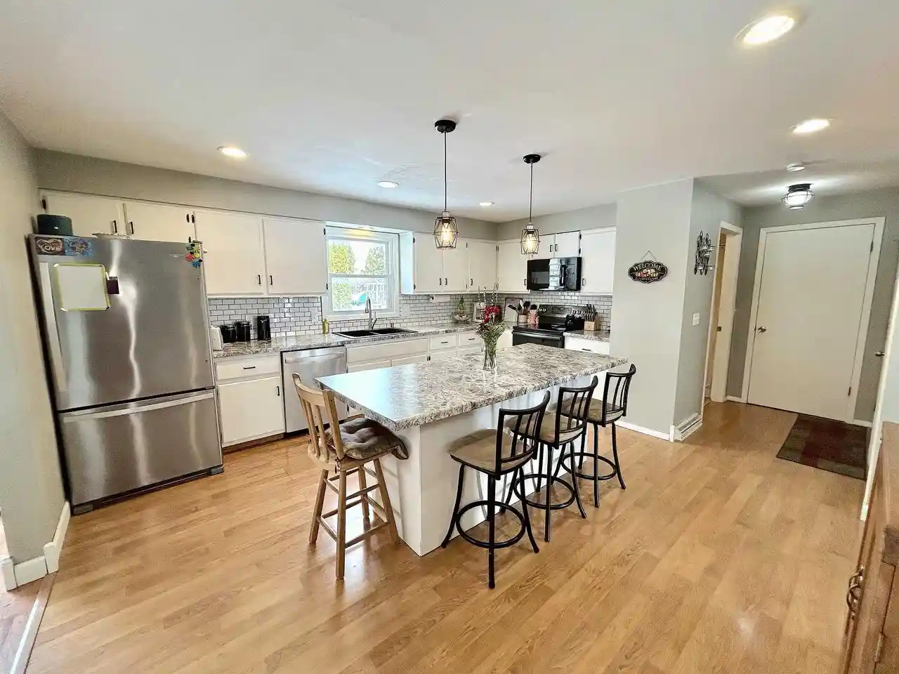 Photo 2 of Single family home for sale at 700 Ravenswood Ct, Neenah, WI 54956 | MLS# 50332227 | Listing updated on 2026-09-10