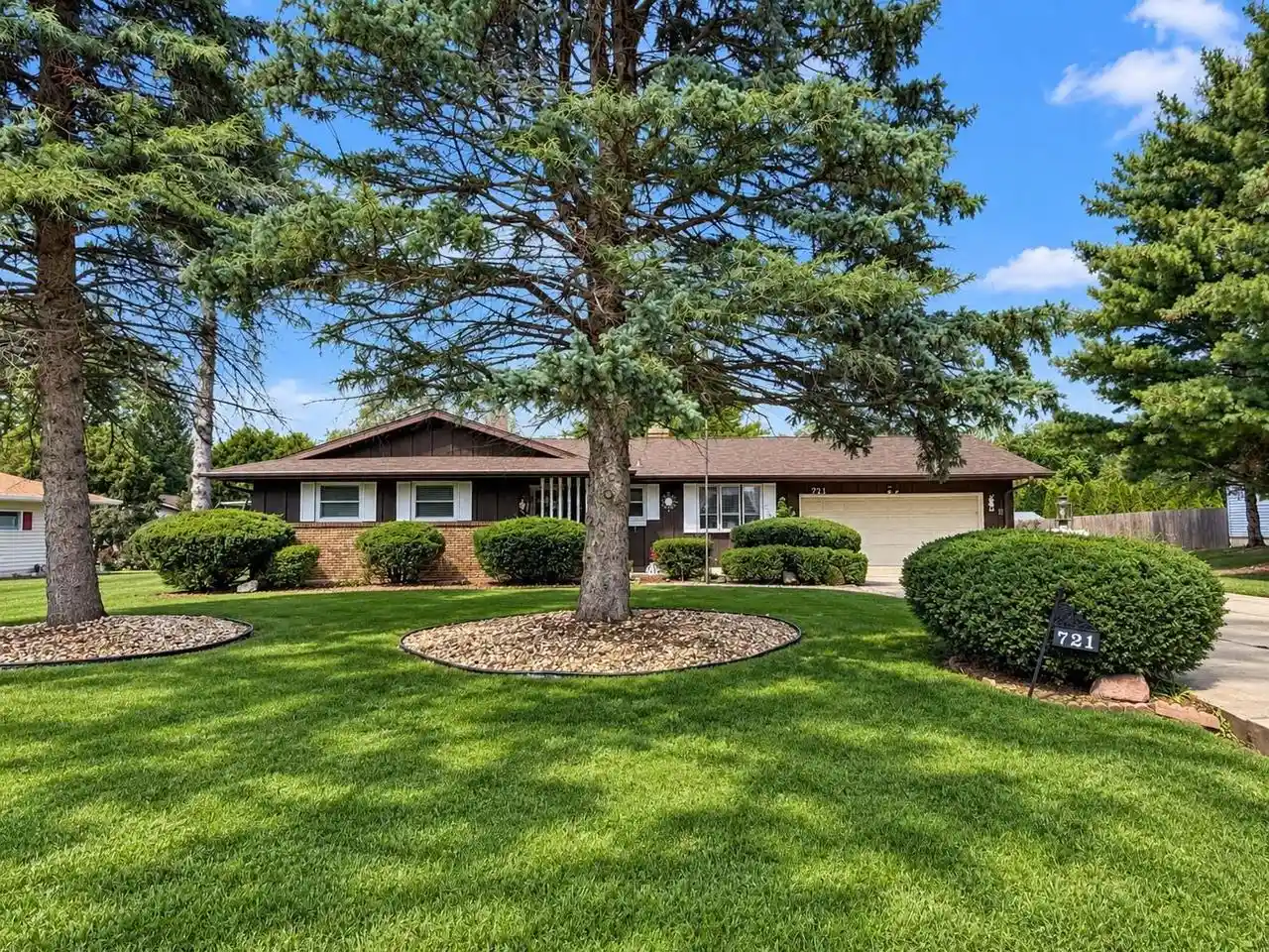 Photo 1 of Single family home for sale at 721 E Morning Glory Ln, Beloit, WI 53511 | MLS# 2032162 | Listing updated on 2026-09-10