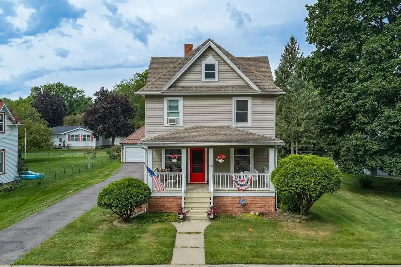 Photo 1 of Single family home for sale at 520 Ellinwood Ave, Reedsburg, WI 53959 | MLS# 2032163 | Listing updated on 2026-09-11