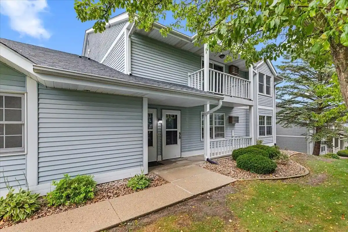 Photo 1 of Condo for sale at 621 Barrington Ct #D, West Bend, WI 53095 | MLS# 1979506 | Listing updated on 2026-10-08
