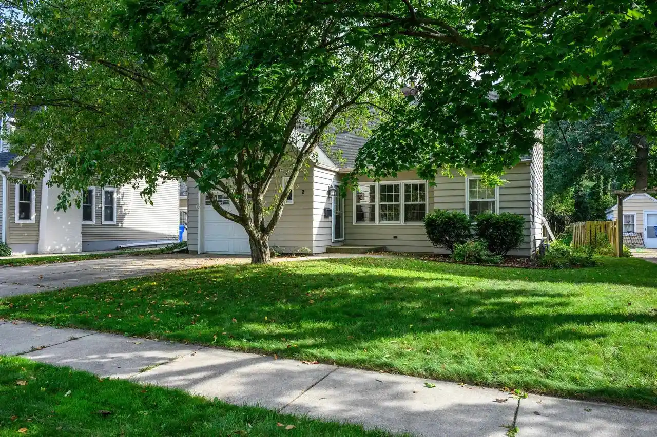 Photo 1 of Single family home for sale at 9 Oxford Pl, Madison, WI 53704 | MLS# 2032166 | Listing updated on 2026-09-11
