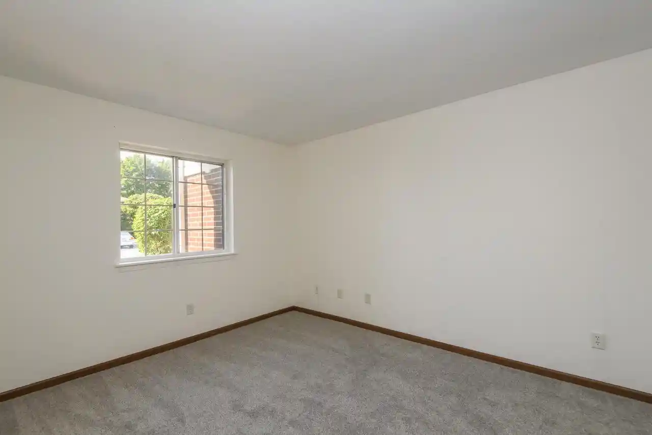 Listing Photo 5 - Condo for sale in building located at N110w16936 Ashbury Cir, Germantown, WI 53022 - Unit #4