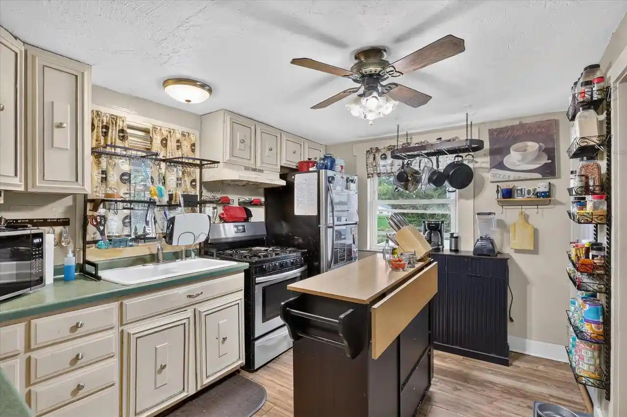 Photo 4 of Single family home for sale at 1517 Moore St, Beloit, WI 53511 | MLS# 2032171 | Listing updated on 2026-09-23