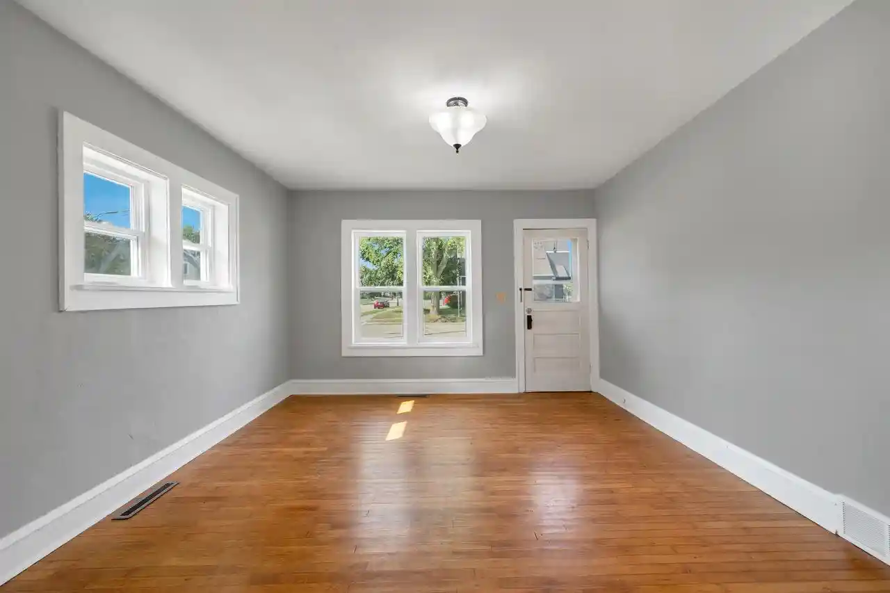 Photo 2 of Single family home for sale at 733 W Grant St, Appleton, WI 54914 | MLS# 50332243 | Listing updated on 2026-09-10