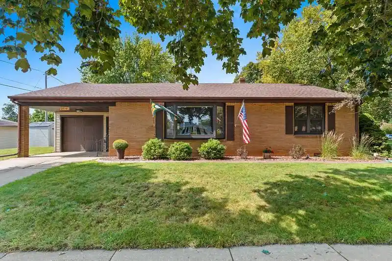 Photo 1 of Single family home for sale at 2319 N Viola St, Appleton, WI 54911 | MLS# 50332246 | Listing updated on 2026-09-14