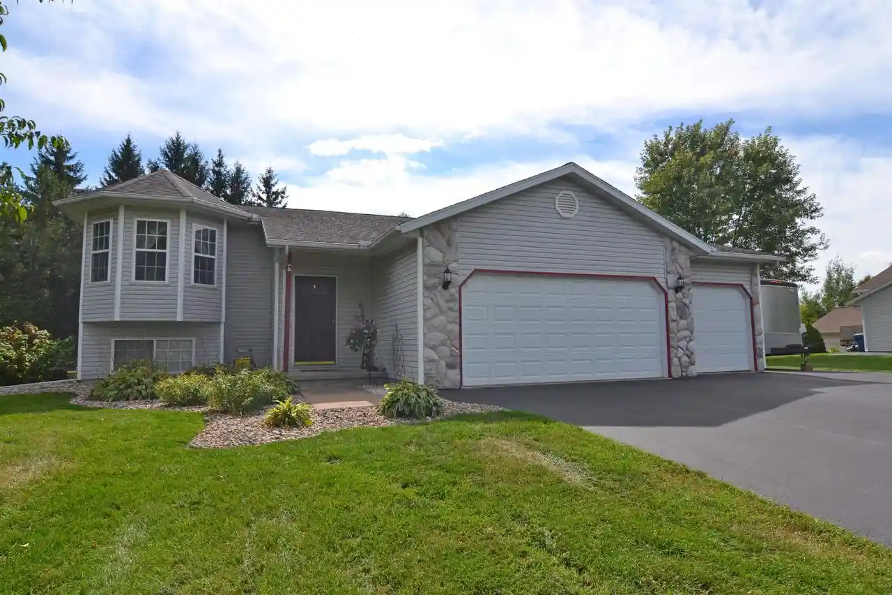 Photo 1 of Single family home for sale at 1847 Manatee Dr, Kronenwetter, WI 54455 | MLS# 22604413 | Listing updated on 2026-09-13