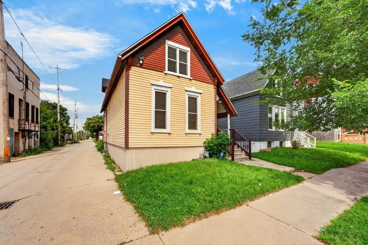 Photo 1 of Single family home for sale at 216 W Center St, Milwaukee, WI 53212 | MLS# 1979526 | Listing updated on 2026-10-05