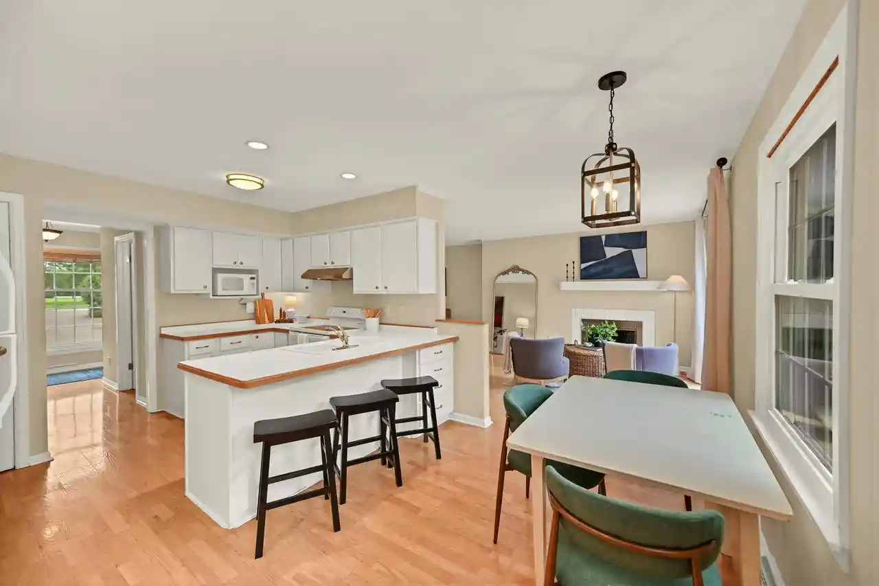 Photo 3 of Condo for sale at 12511 N Woodberry Dr #5, Mequon, WI 53092 | MLS# 1979528 | Listing updated on 2026-09-18
