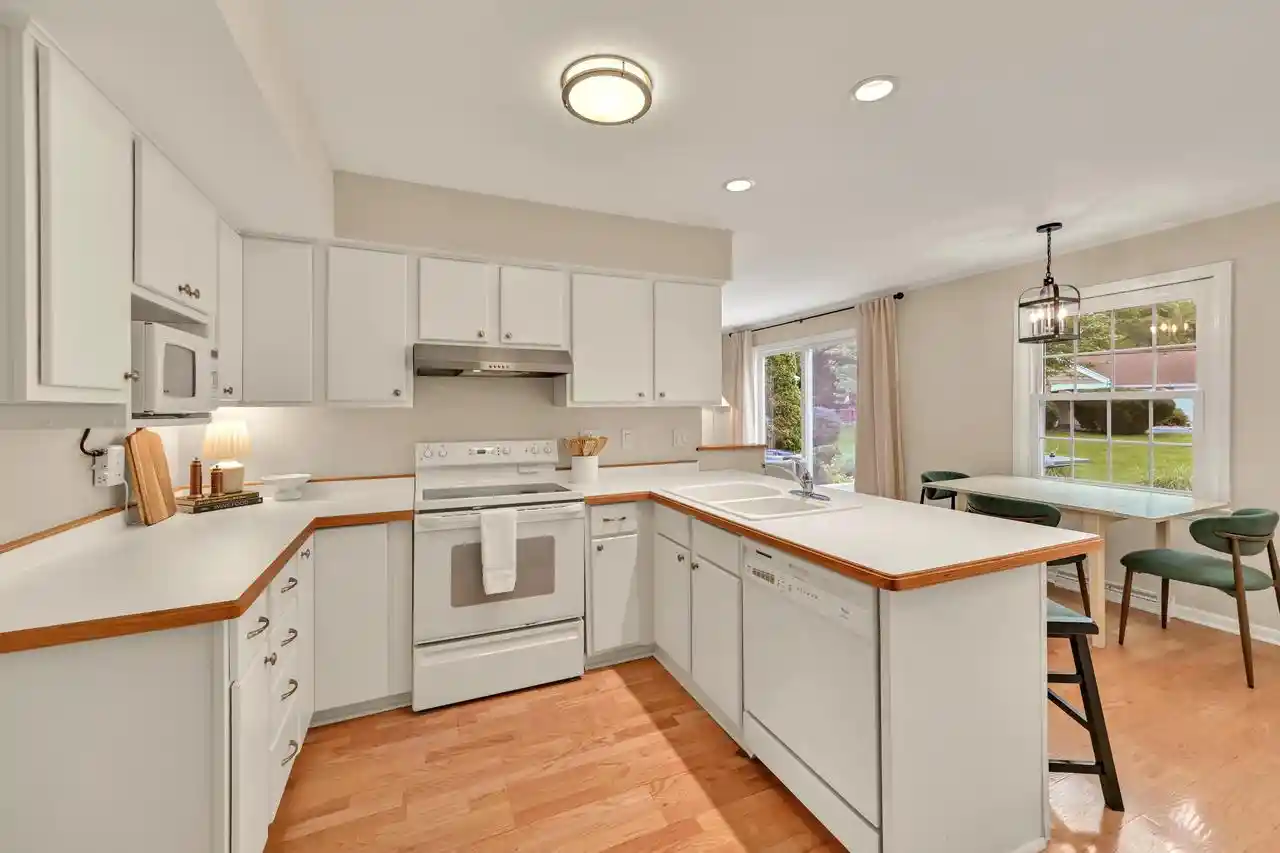 Listing Photo 4 - Condo for sale in building located at 12511 N Woodberry Dr, Mequon, WI 53092 - Unit #5