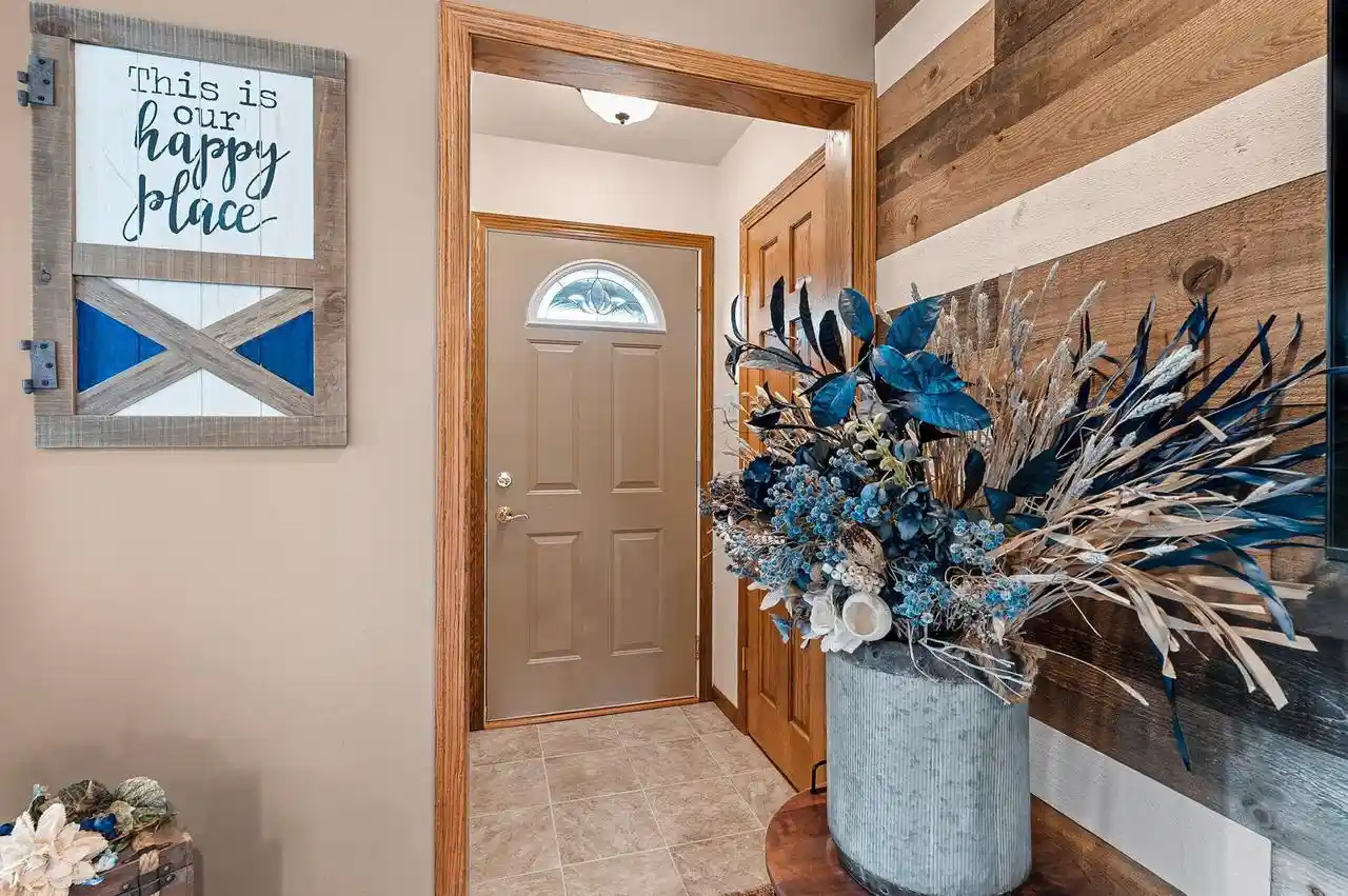 Photo 4 of Single family home for sale at 1710 Viebahn St, Manitowoc, WI 54220 | MLS# 1979529 | Listing updated on 2026-10-05