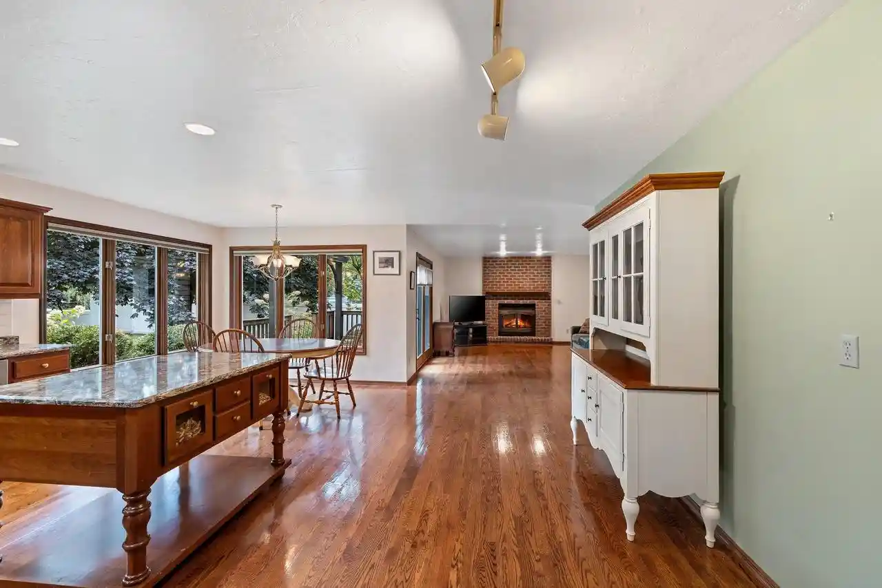 Photo 2 of Single family home for sale at 3560 Highland Ctr Dr, Green Bay, WI 54311 | MLS# 50332263 | Listing updated on 2026-09-11
