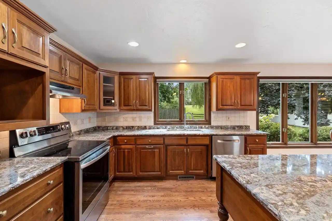 Photo 3 of Single family home for sale at 3560 Highland Ctr Dr, Green Bay, WI 54311 | MLS# 50332263 | Listing updated on 2026-09-11