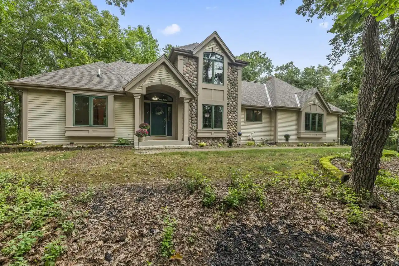 Photo 1 of Single family home for sale at 3515 Broken Bow Trl, Delafield, WI 53018 | MLS# 1979531 | Listing updated on 2026-09-23