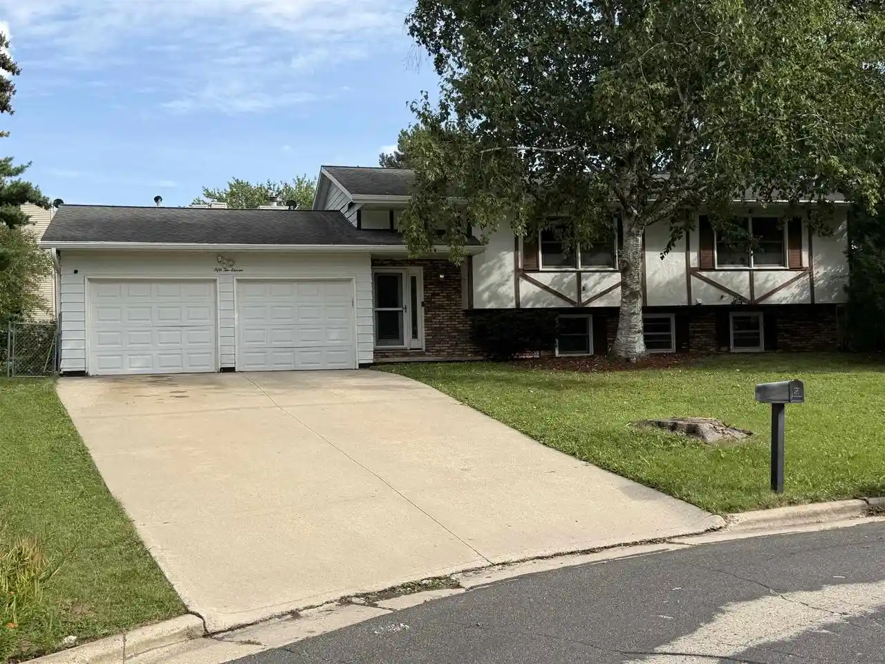 Photo 1 of Single family home for sale at 5211 Big Bow Ct, Fitchburg, WI 53711 | MLS# 2032180 | Listing updated on 2026-10-08