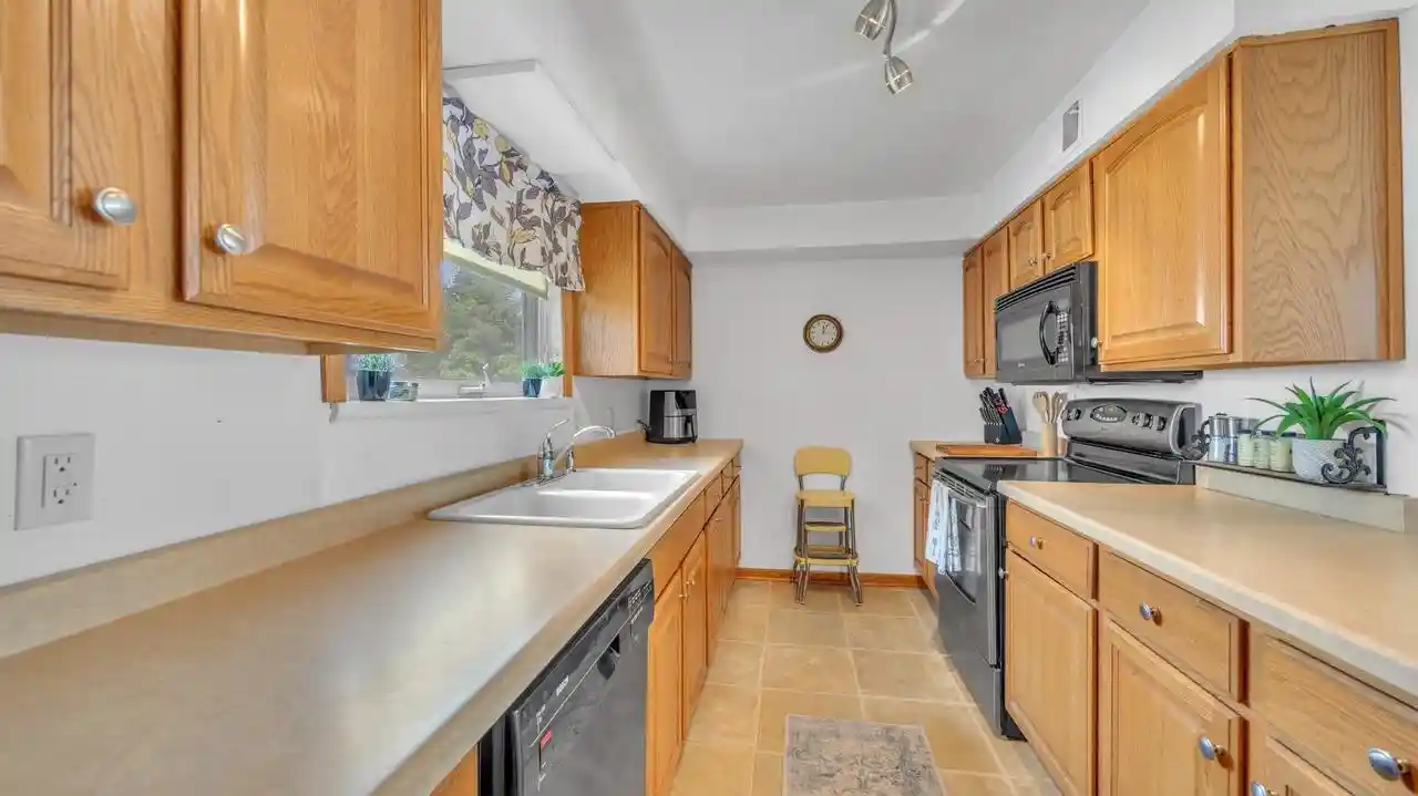 Photo 3 of Single family home for sale at 172 7th Street, Fond Du Lac, WI 54935 | MLS# 50332254 | Listing updated on 2026-09-21