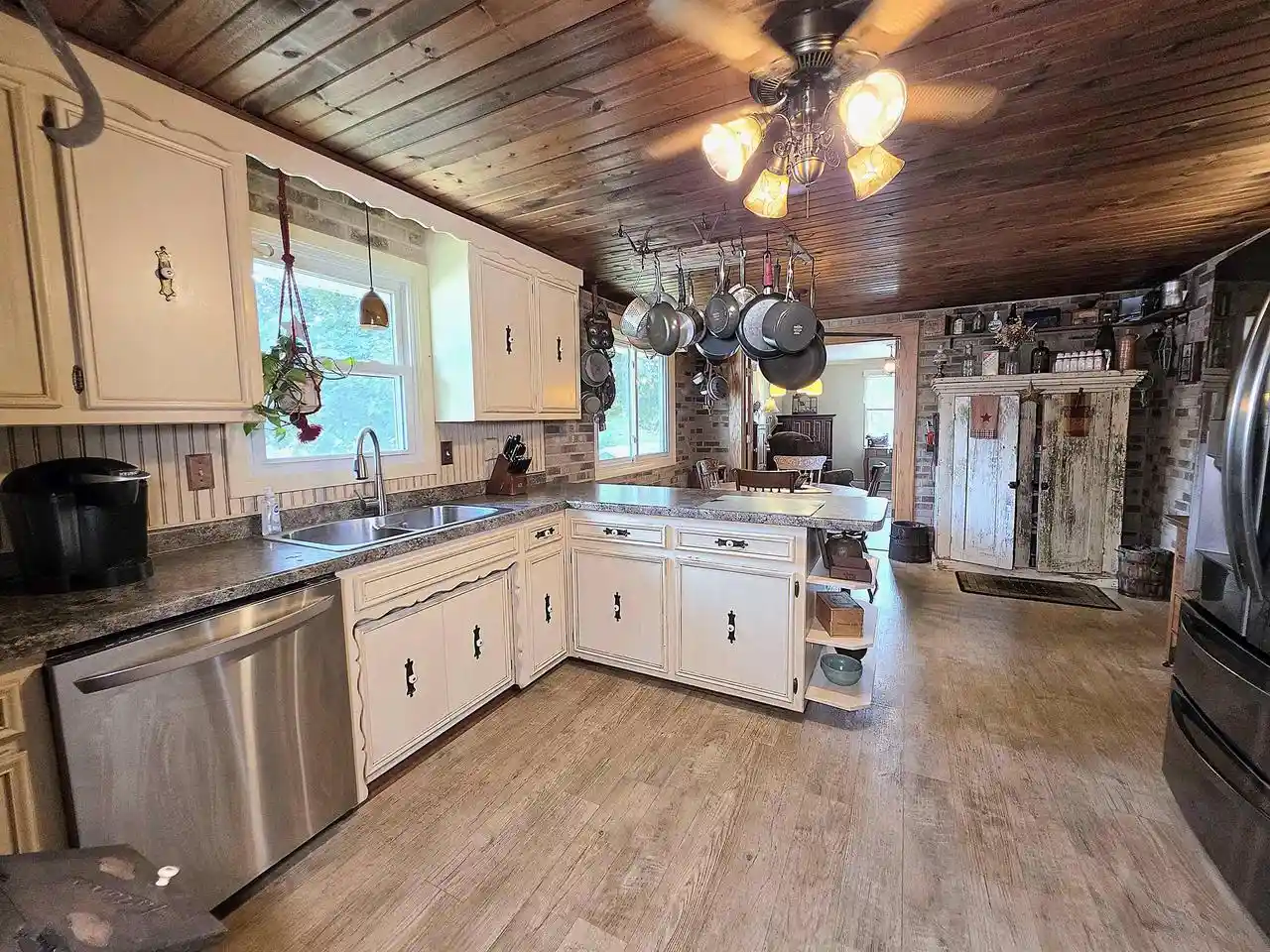 Photo 2 of Single family home for sale at 540 Somerset Dr, Green Bay, WI 54301 | MLS# 50332252 | Listing updated on 2026-09-13