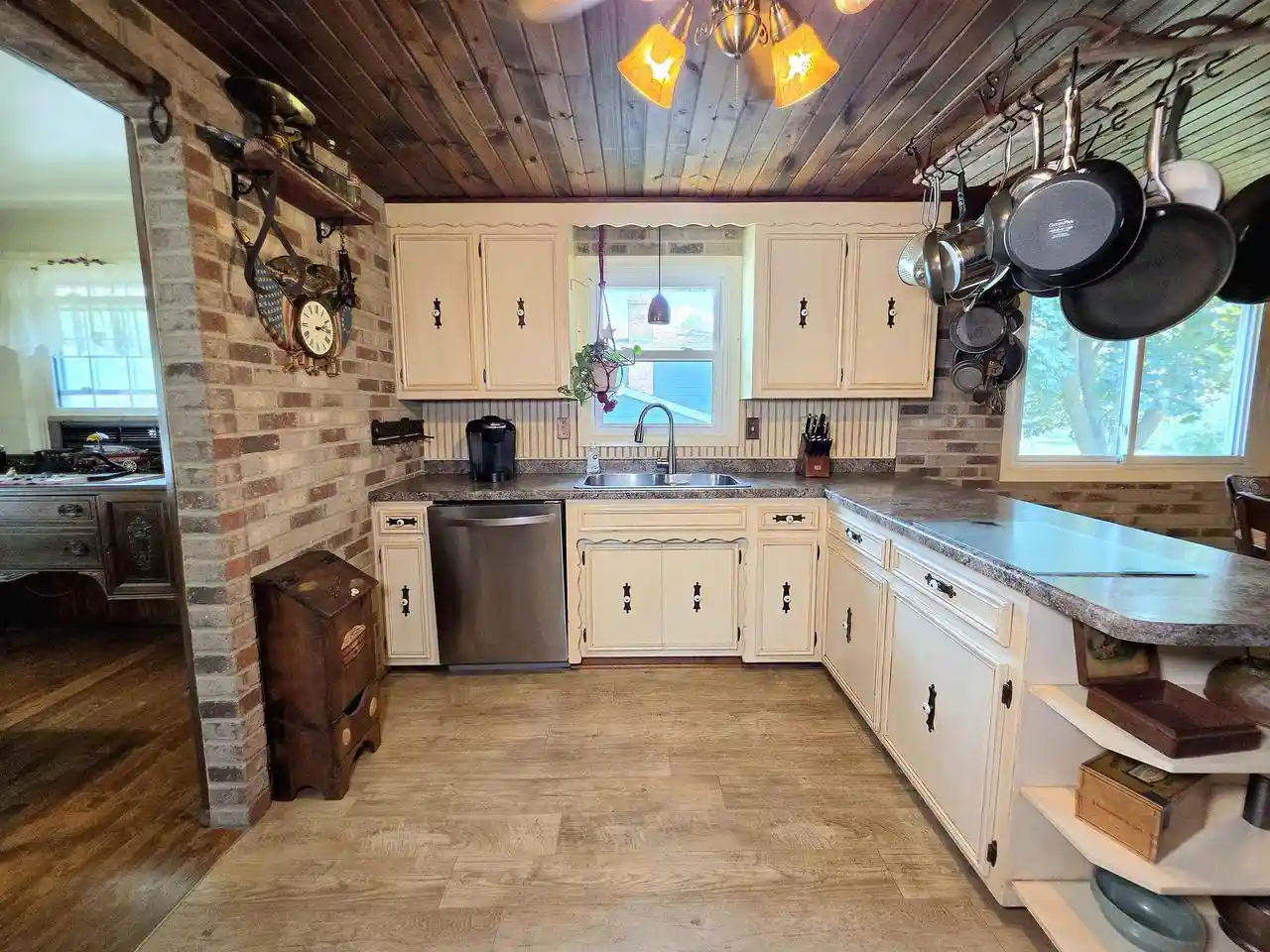 Photo 3 of Single family home for sale at 540 Somerset Dr, Green Bay, WI 54301 | MLS# 50332252 | Listing updated on 2026-09-13