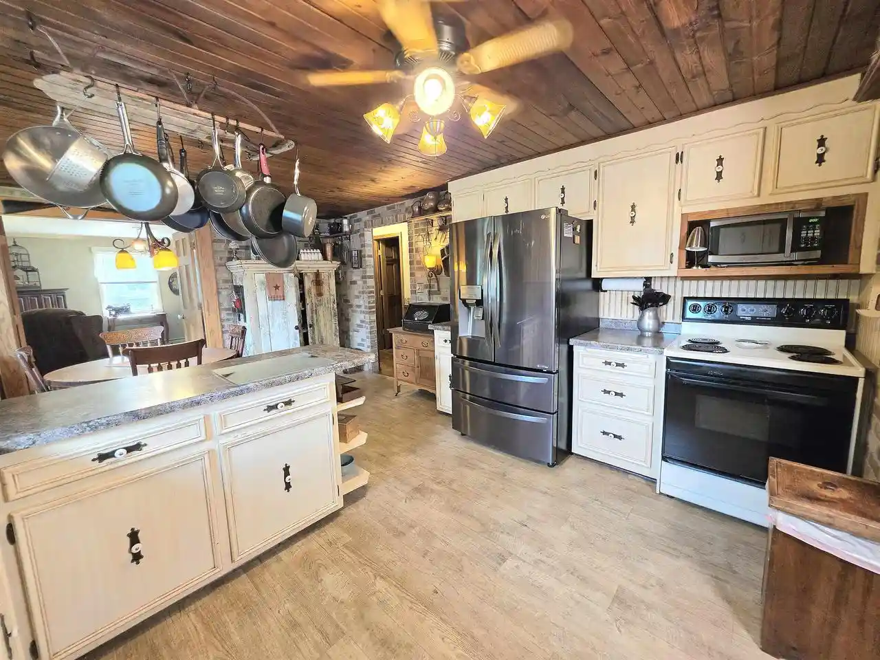 Photo 4 of Single family home for sale at 540 Somerset Dr, Green Bay, WI 54301 | MLS# 50332252 | Listing updated on 2026-09-13