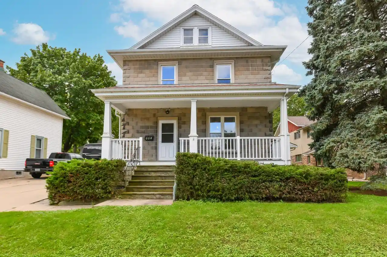 Photo 1 of Single family home for sale at 441 W Chestnut St, Burlington, WI 53105 | MLS# 1979552 | Listing updated on 2026-09-30