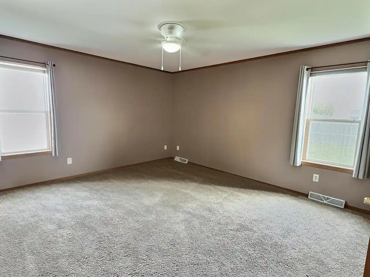 Photo 2 of Single family home for sale at 2756 Clover St, Oshkosh, WI 54901 | MLS# 50332285 | Listing updated on 2026-09-15