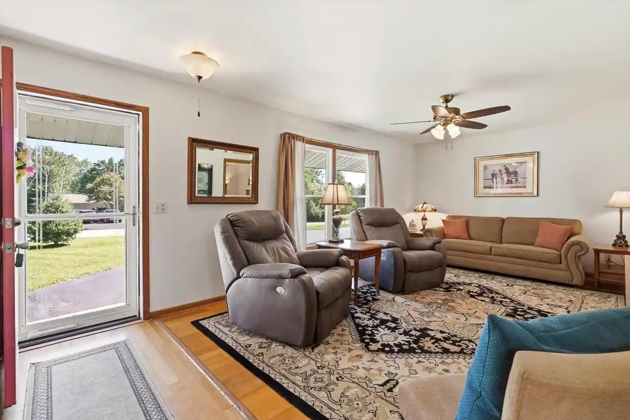 Photo 4 of Single family home for sale at W277s8935 Hilltop Ln, Mukwonago, WI 53149 | MLS# 1979560 | Listing updated on 2026-09-16