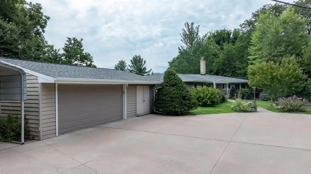Photo 3 of Single family home for sale at W3111 State Rd 16, West Salem, WI 54669 | MLS# 1604939 | Listing updated on 2026-09-16