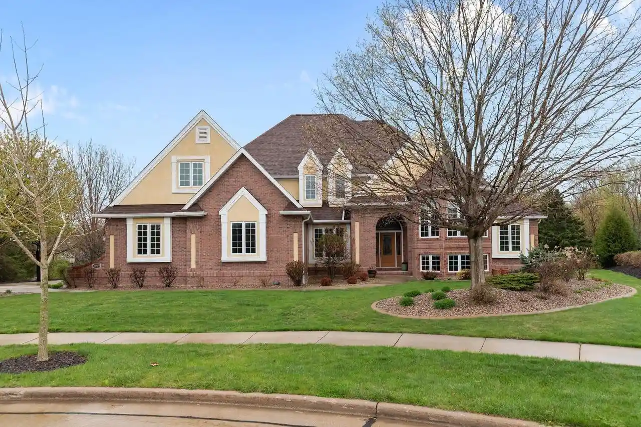 Photo 1 of Mansion for sale at 6709 N Gullwing Ct, Appleton, WI 54913 | MLS# 50332290 | Listing updated on 2026-09-09