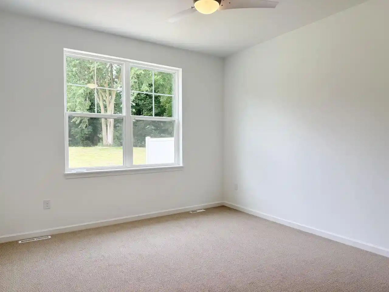 Photo 4 of Single family home for sale at 1569 Meadowview Ct, Whitewater, WI 53190 | MLS# 1979580 | Listing updated on 2026-09-09