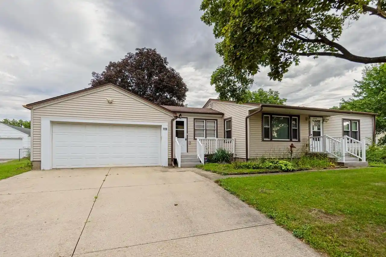 Photo 1 of Single family home for sale at 723 Cranston Rd, Beloit, WI 53511 | MLS# 2032208 | Listing updated on 2026-09-10