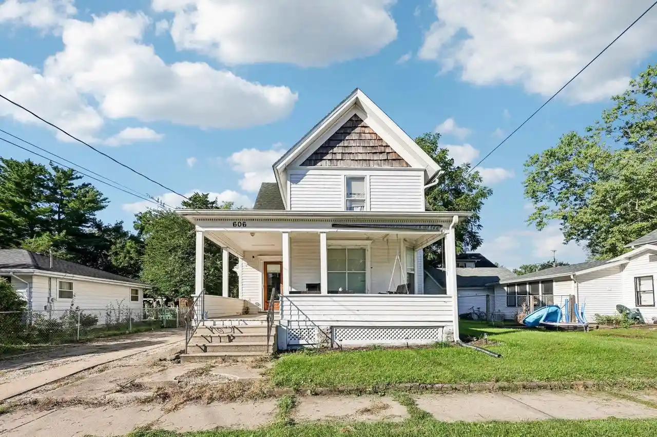 Photo 1 of Single family home for sale at 606 Chestnut St, Janesville, WI 53548 | MLS# 2032214 | Listing updated on 2026-09-14