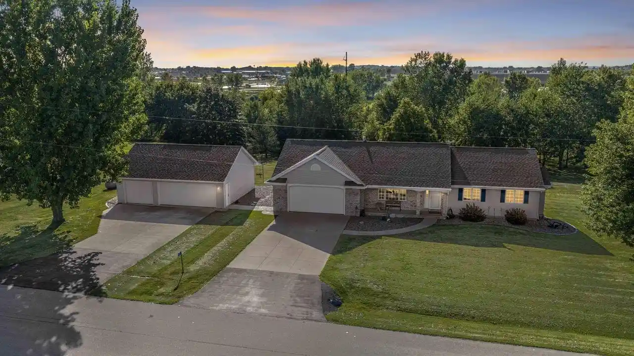 Photo 1 of Single family home for sale at N1937 Farrell Rd, Kaukauna, WI 54130 | MLS# 50332297 | Listing updated on 2026-09-11
