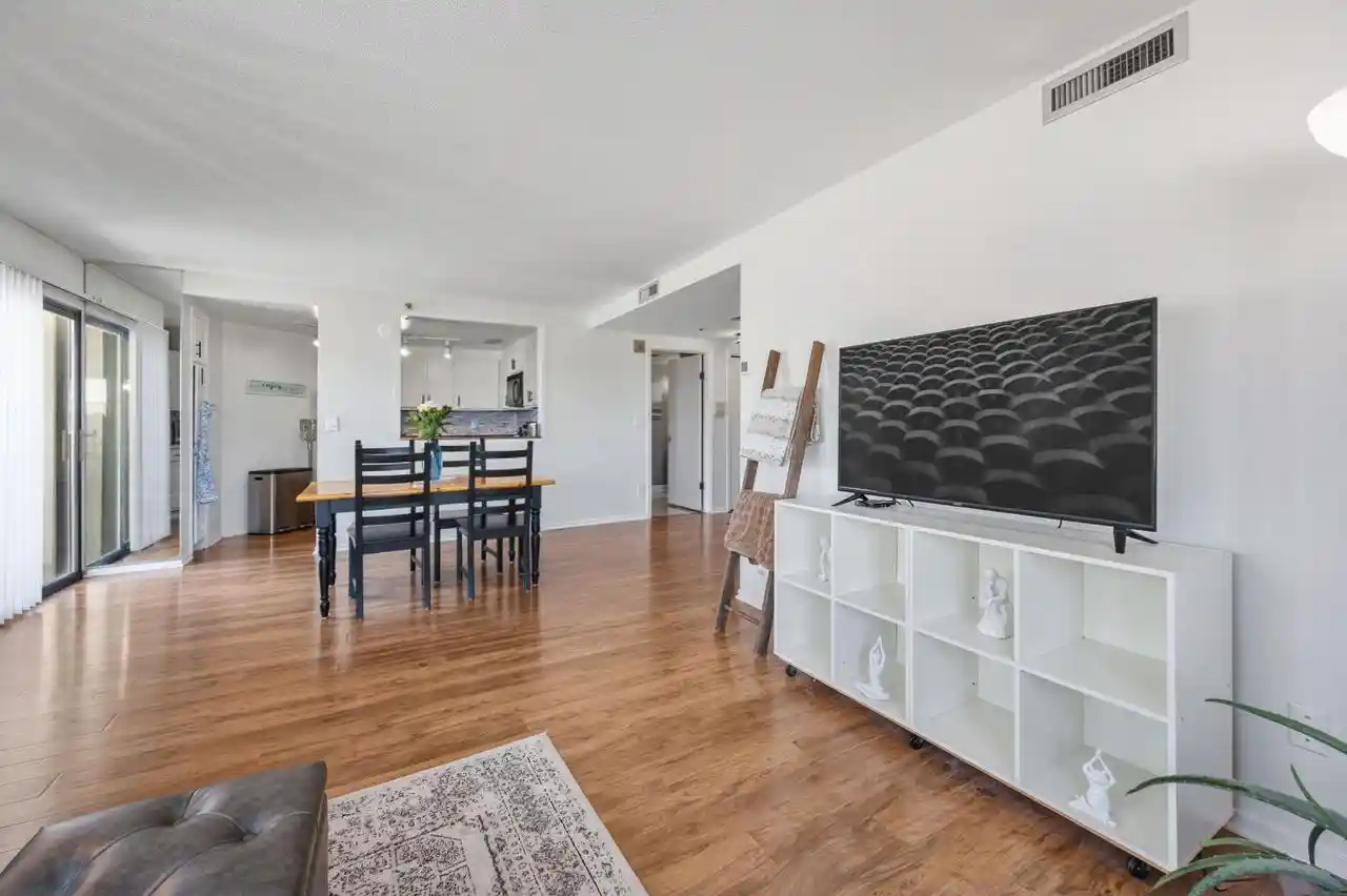 Photo 4 of Condo for sale at 1633 N Prospect Ave #5D, Milwaukee, WI 53202 | MLS# 1979592 | Listing updated on 2026-09-10