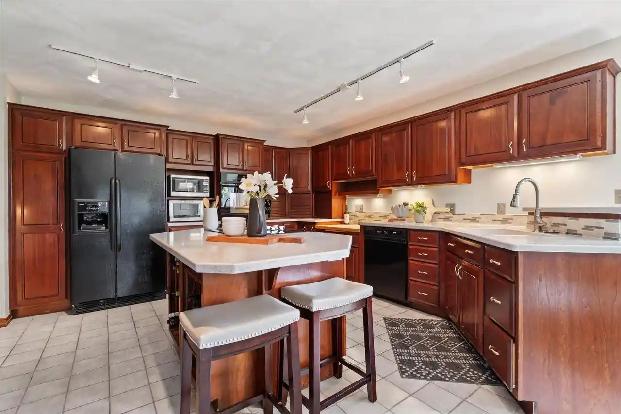 Photo 4 of Single family home for sale at 1905 Hickory Ln, Oshkosh, WI 54901 | MLS# 1979594 | Listing updated on 2026-09-24
