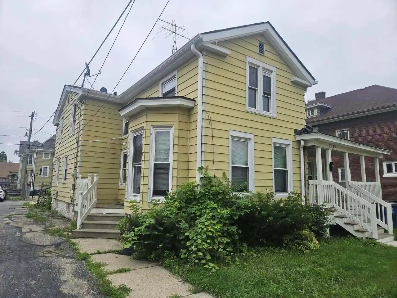 Photo 1 of Sale Pending at 1029 Pearl St, Racine, WI 53403 | MLS# 1979595 | Listing updated on 2026-09-10