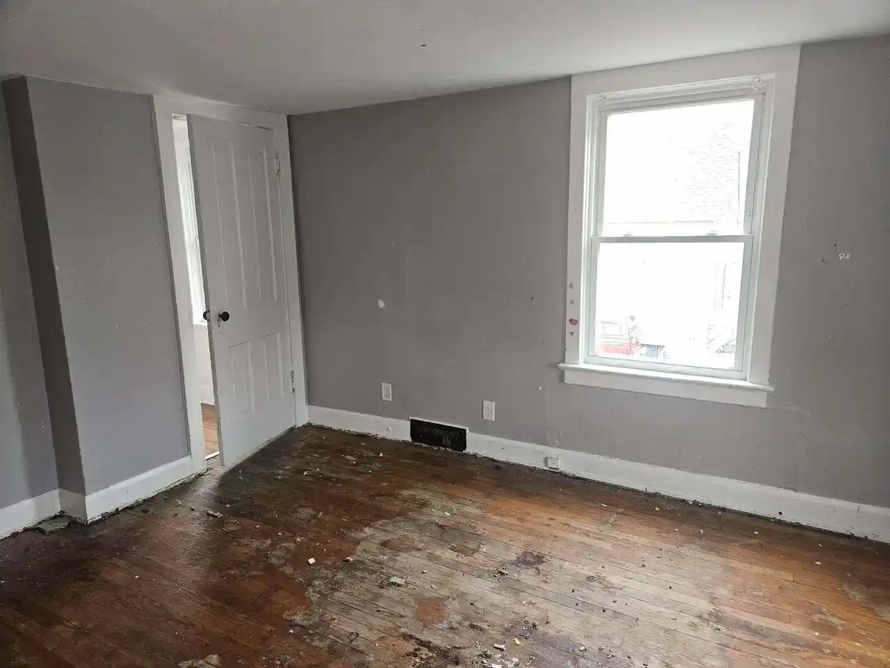 Photo 2 of Sale Pending at 1029 Pearl St, Racine, WI 53403 | MLS# 1979595 | Listing updated on 2026-09-10