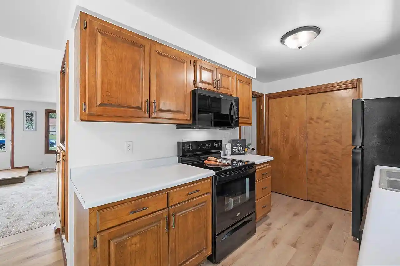 Photo 2 of Single family home for sale at 827 Hillcrest Hts, Green Bay, WI 54313 | MLS# 50332300 | Listing updated on 2026-09-20