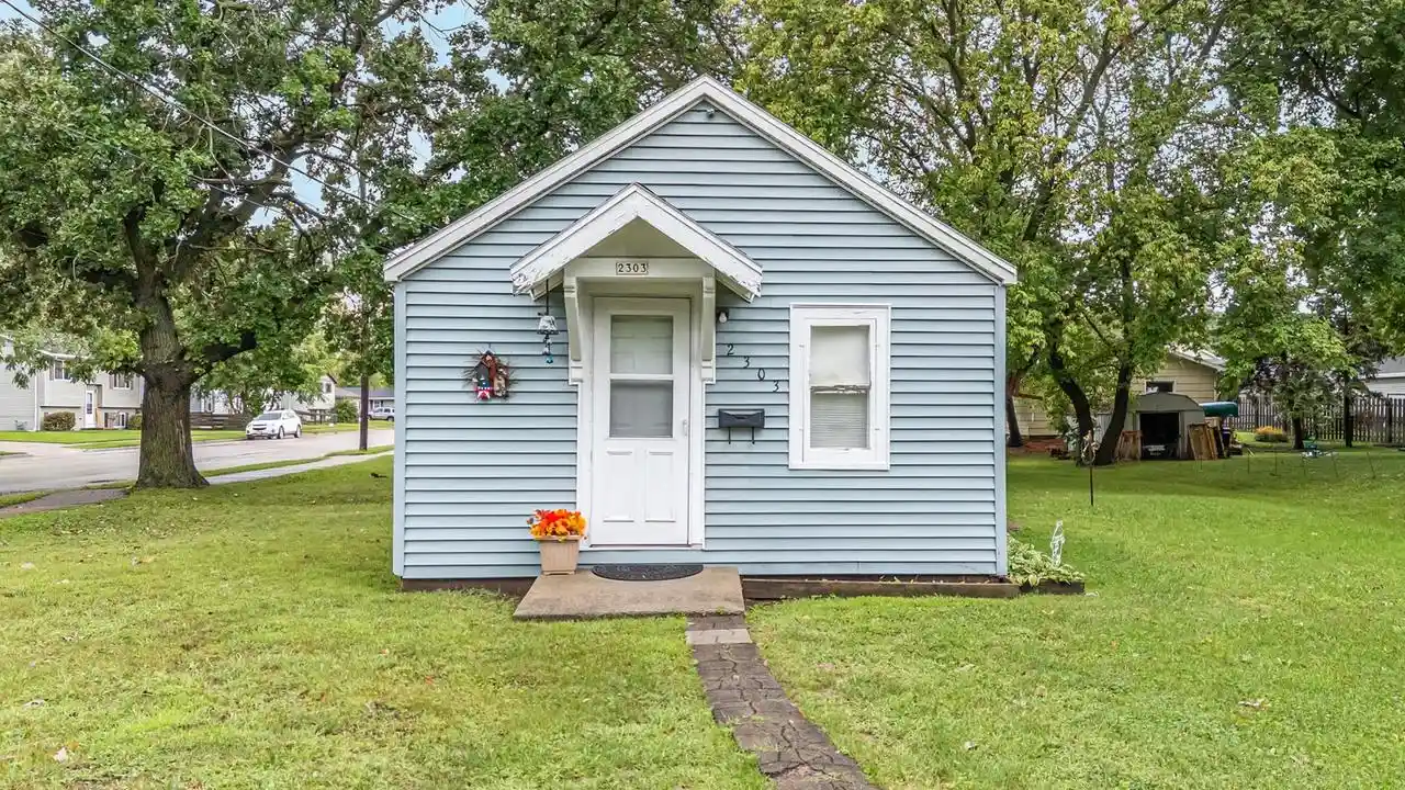 Photo 1 of Single family home for sale at 2303 N Main St, Oshkosh, WI 54901 | MLS# 50332306 | Listing updated on 2026-09-21