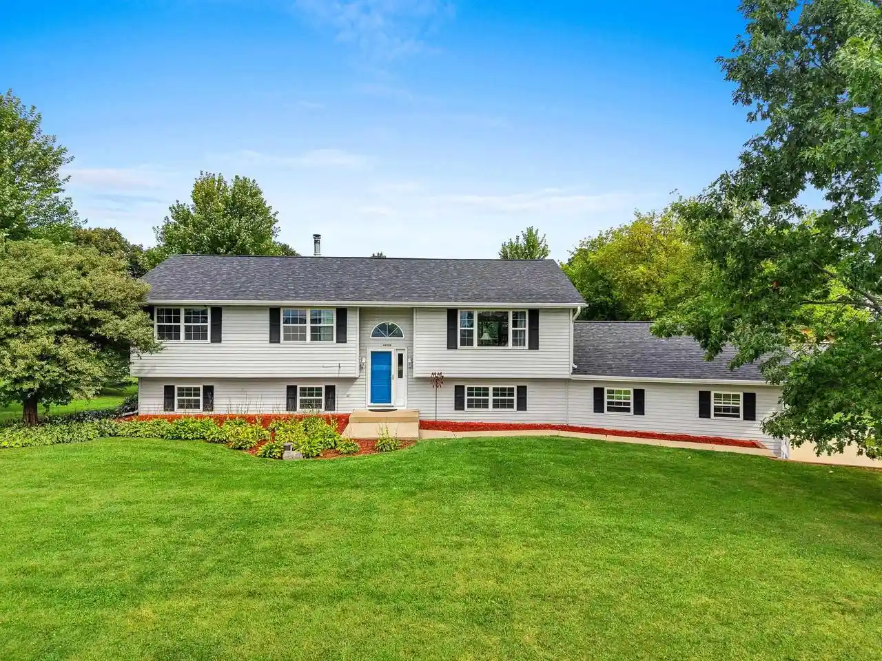 Photo 1 of Single family home for sale at W9322 Oakwood Dr, Hortonville, WI 54944 | MLS# 50332311 | Listing updated on 2026-09-13