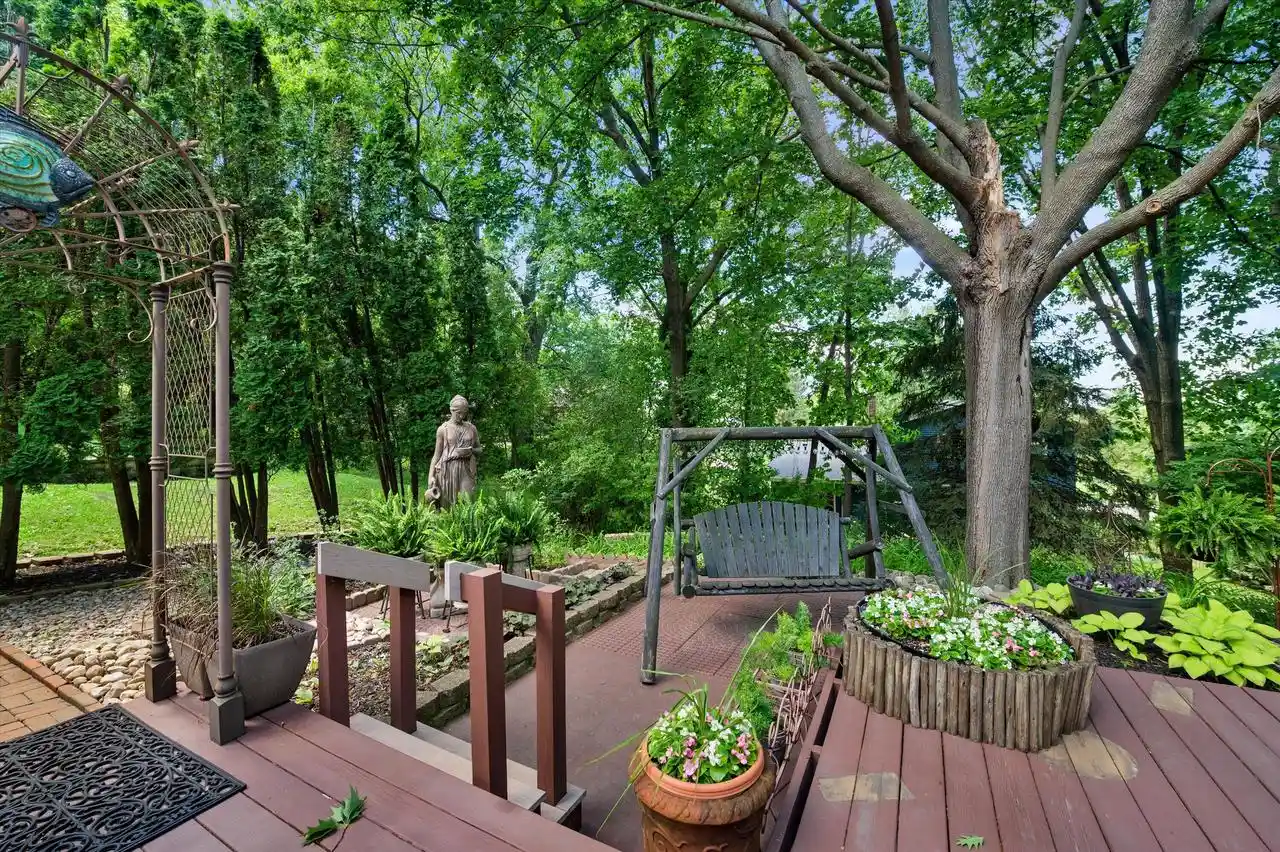 Photo 3 of Single family home for sale at 717 Mansfield Cir, Hartland, WI 53029 | MLS# 1979623 | Listing updated on 2026-09-15