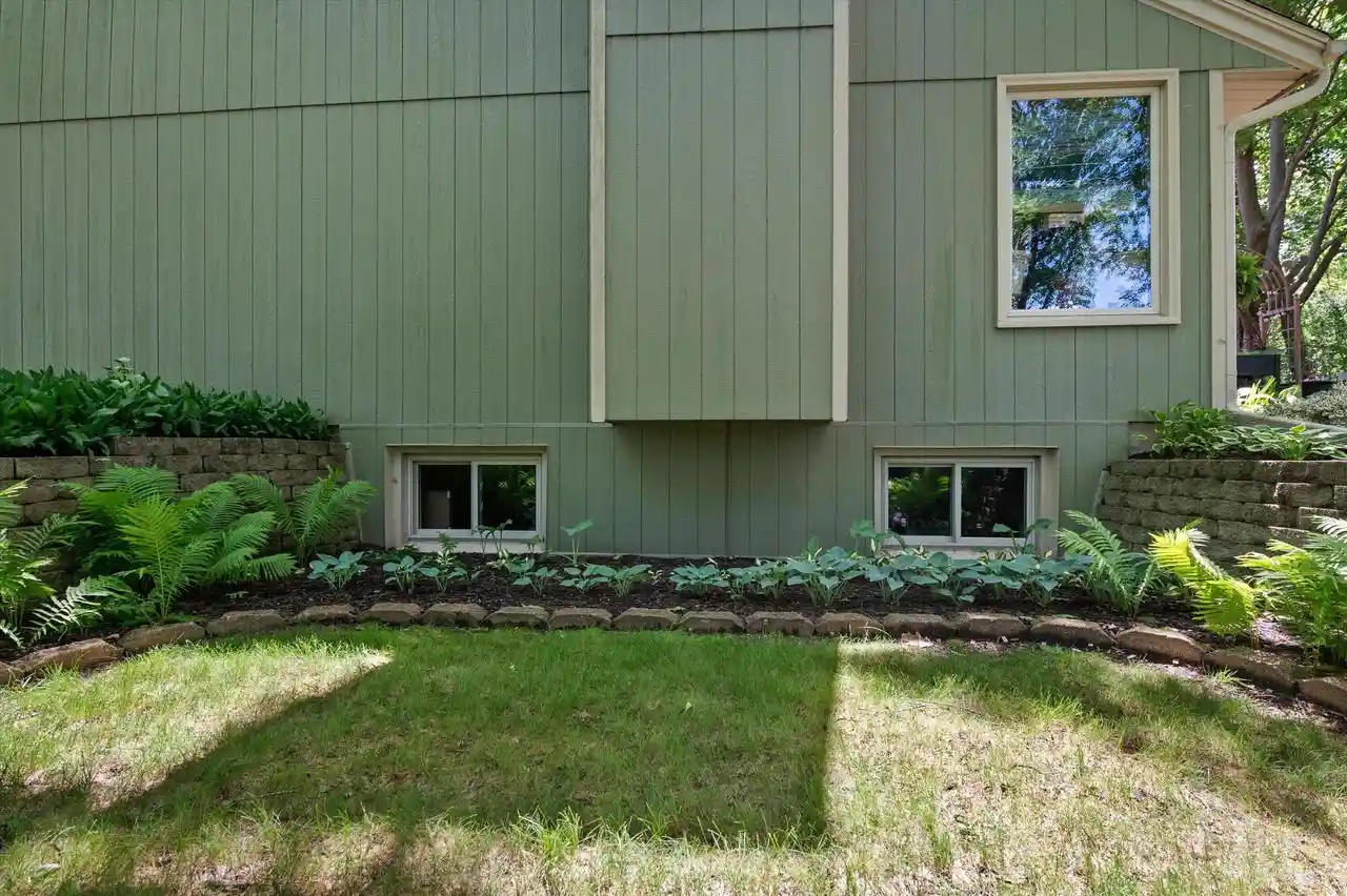 Photo 3 of Single family home for sale at 717 Mansfield Cir, Hartland, WI 53029 | MLS# 1979623 | Listing updated on 2026-09-15