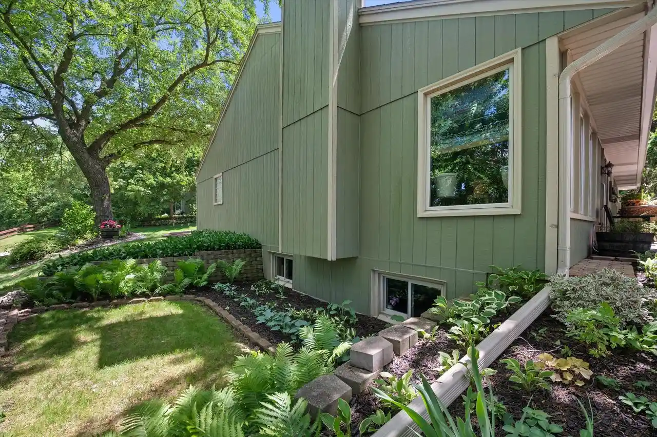 Photo 4 of Single family home for sale at 717 Mansfield Cir, Hartland, WI 53029 | MLS# 1979623 | Listing updated on 2026-09-15