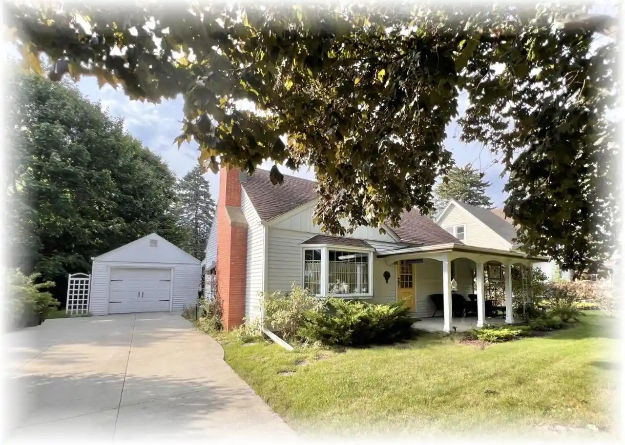 Photo 1 of Single family home for sale at 3424 N Elmwood Dr, Elmwood Park, WI 53405 | MLS# 1979626 | Listing updated on 2026-09-22