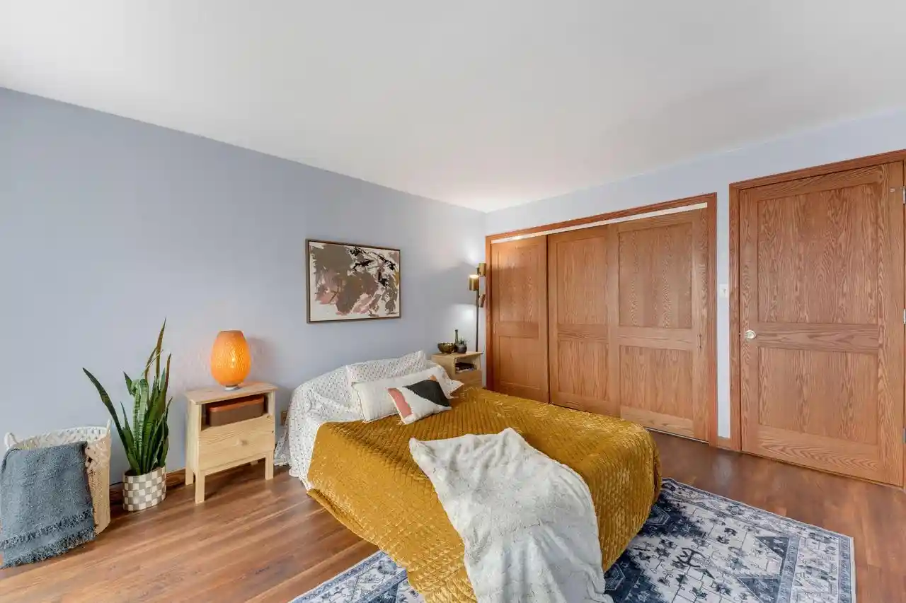 Photo 3 of Condo for sale at 2525 S Shore Dr #1D, Milwaukee, WI 53207 | MLS# 1979636 | Listing updated on 2026-09-16