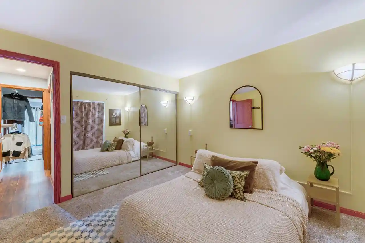 Photo 4 of Condo for sale at 2525 S Shore Dr #1D, Milwaukee, WI 53207 | MLS# 1979636 | Listing updated on 2026-09-16