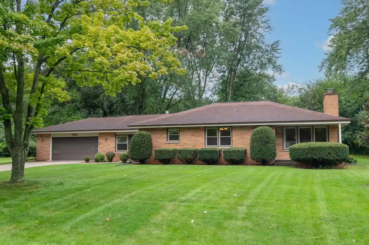 Photo 1 of Single family home for sale at 1865 Lone Oak Cir W, Brookfield, WI 53045 | MLS# 1979643 | Listing updated on 2026-09-13